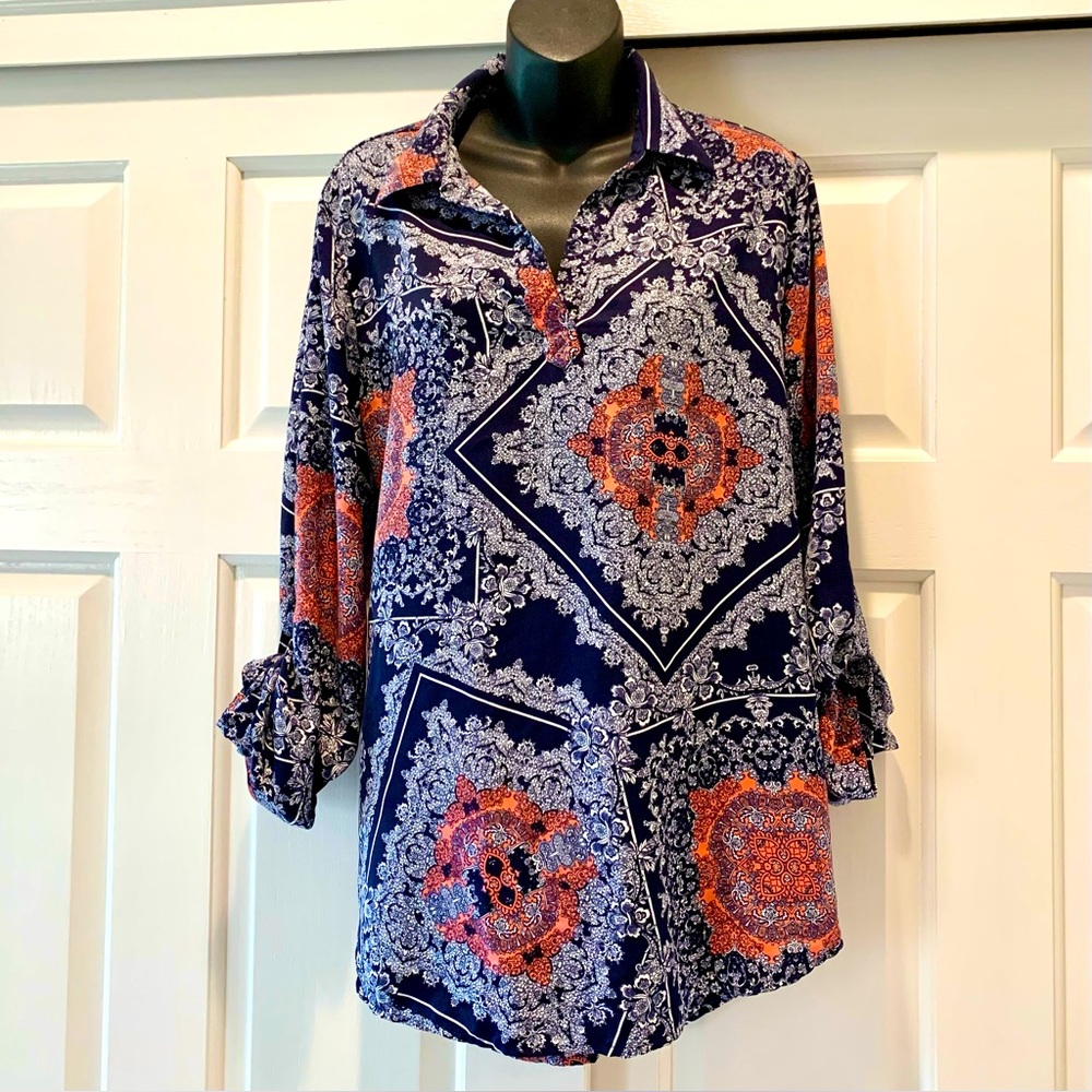 Chico's faux silk print long sleeve blouse w roll tab Sleeves, size 2 (L 12)